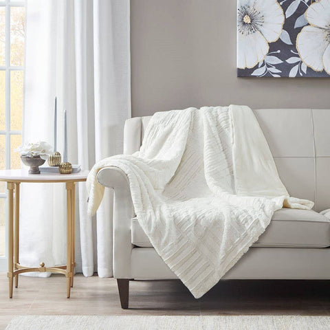 MADISON PARK ULTRA PLUSH THROW